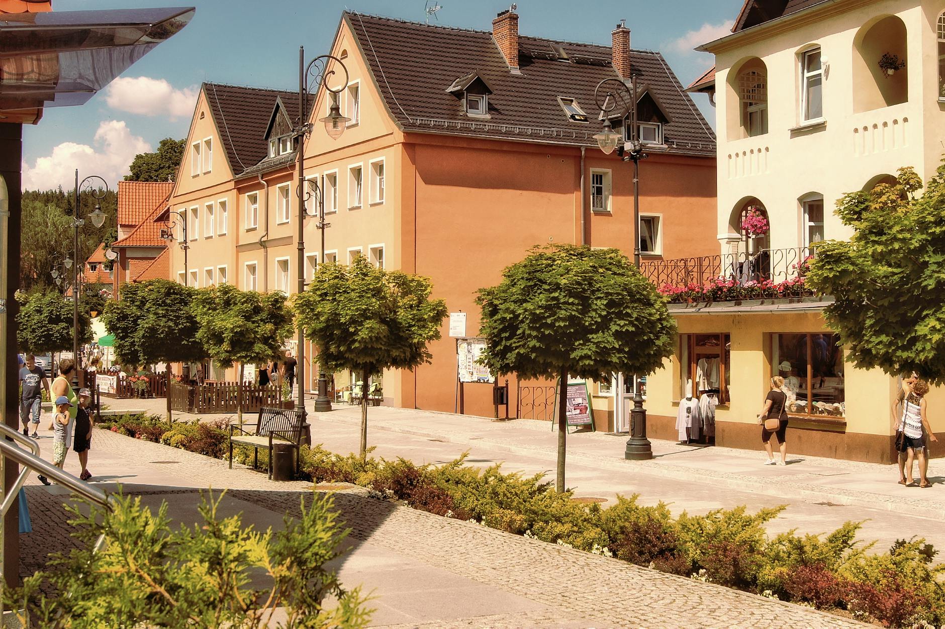 Malowniczy widok na Iławę z jeziorem Jeziorak w tle